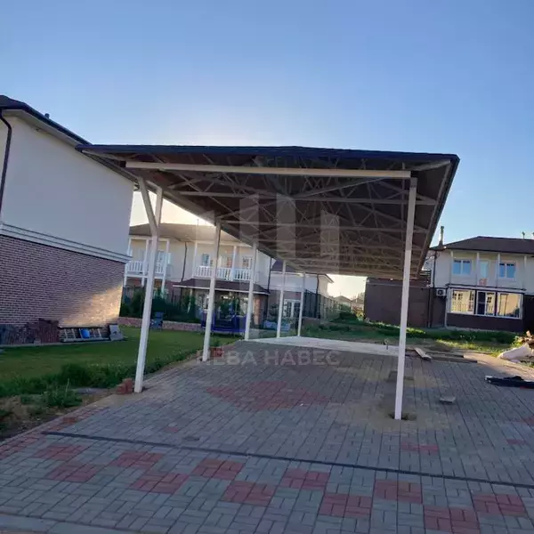 вальмовый навес, фото с боковой стороны